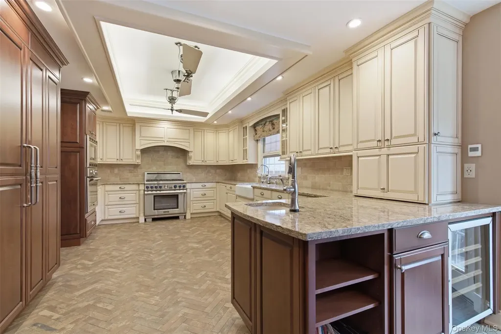 2 Knoll Lane Glen Head NY 11545