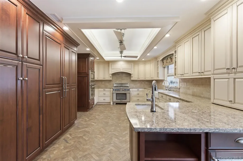 2 Knoll Lane Glen Head NY 11545