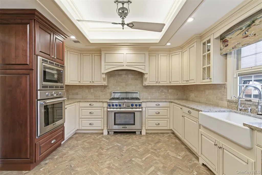 2 Knoll Lane Glen Head NY 11545