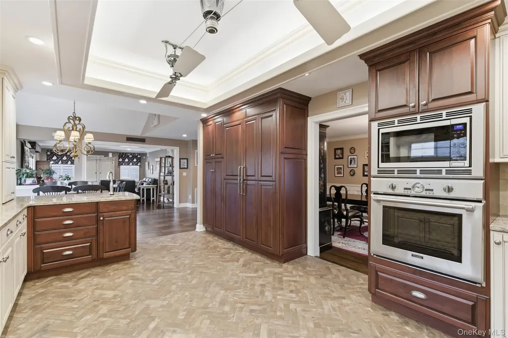 2 Knoll Lane Glen Head NY 11545