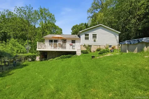 19 Taurat Place Mahopac NY 10541