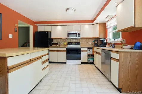 19 Taurat Place Mahopac NY 10541