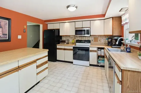 19 Taurat Place Mahopac NY 10541