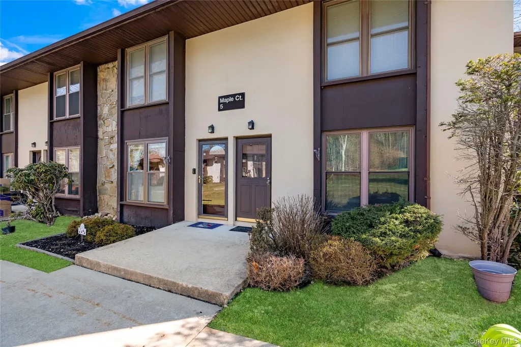 7 Maple Court Selden NY 11784