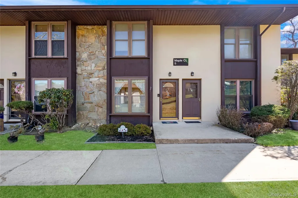 7 Maple Court Selden NY 11784