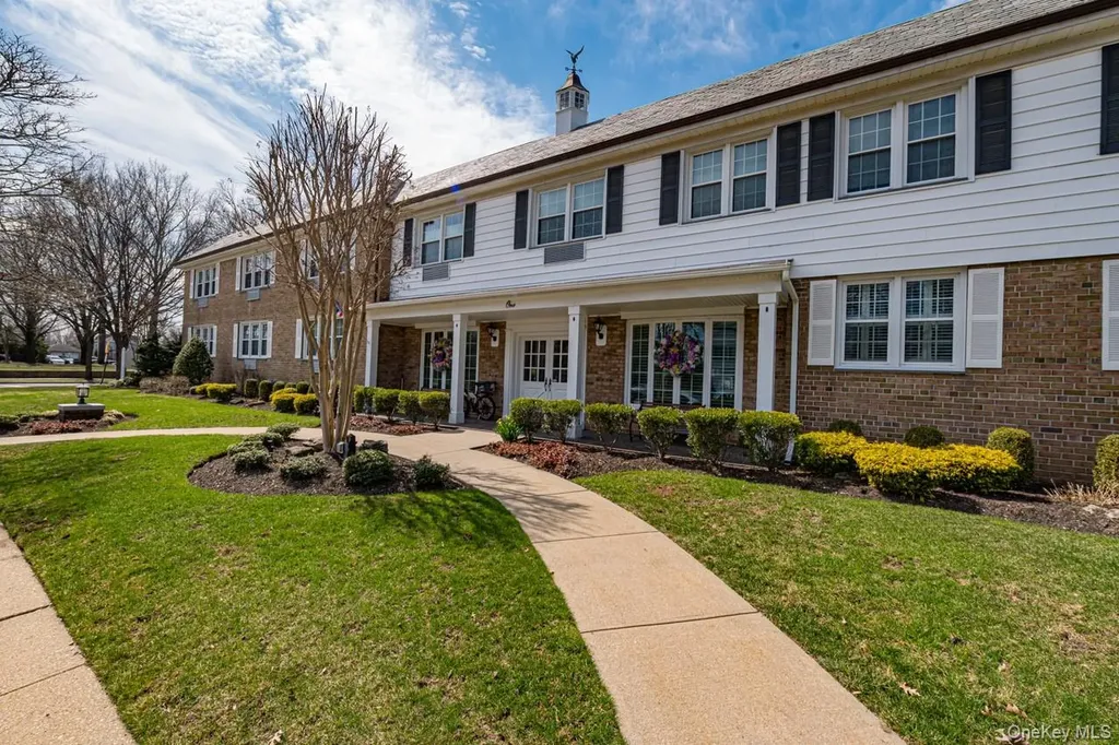 1 Bengeyfield Drive East Williston NY 11596