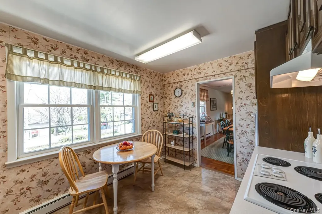 1 Bengeyfield Drive East Williston NY 11596