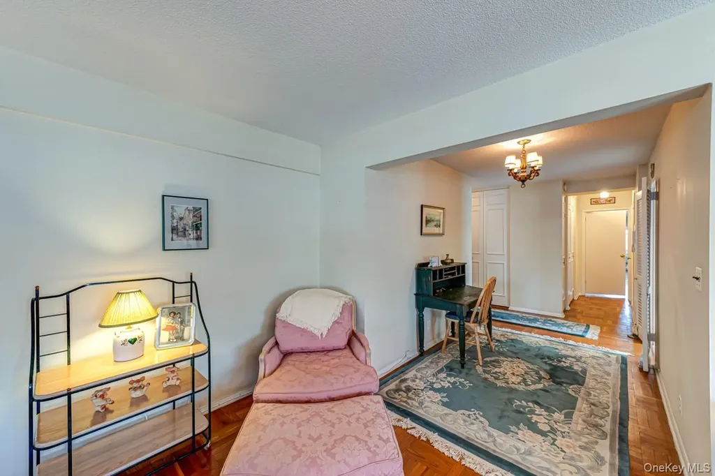 1 Bengeyfield Drive East Williston NY 11596