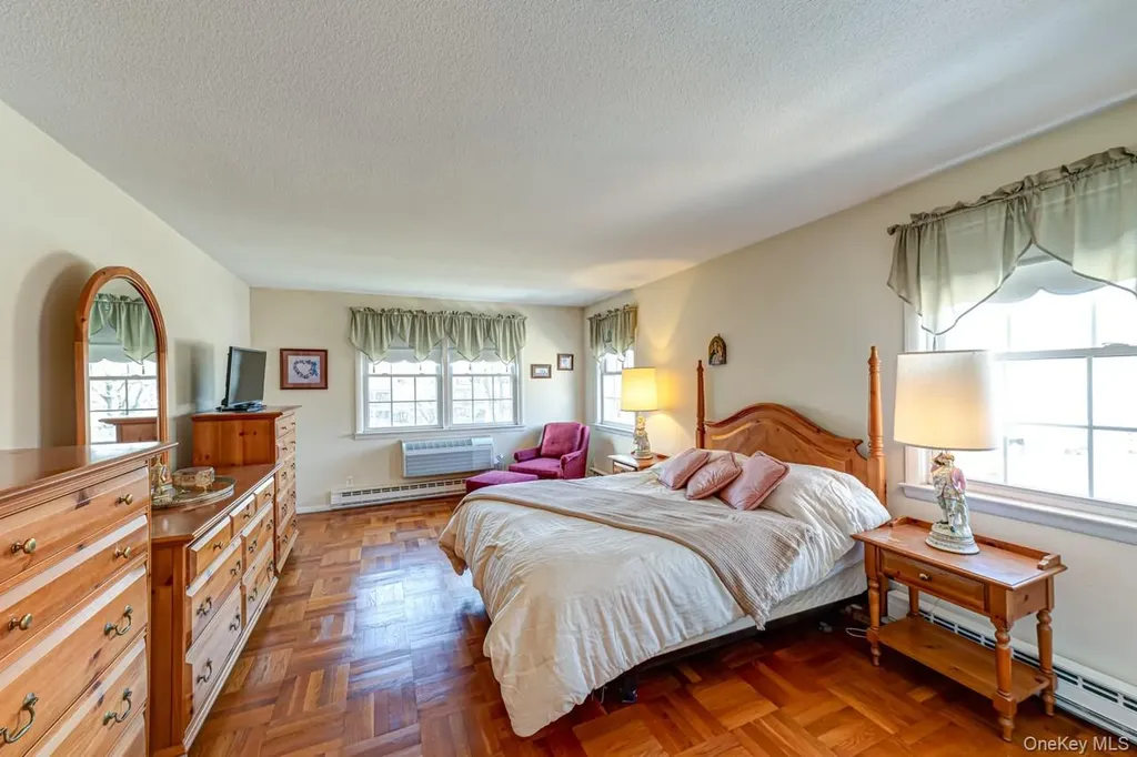 1 Bengeyfield Drive East Williston NY 11596