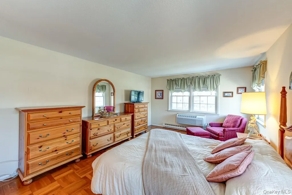 1 Bengeyfield Drive East Williston NY 11596
