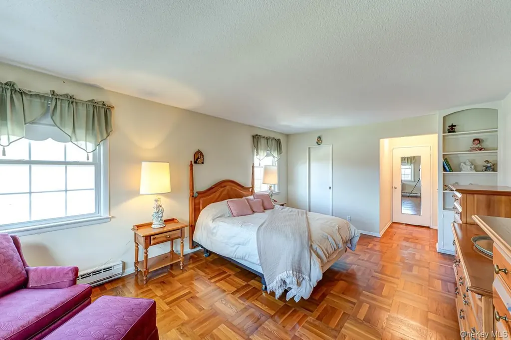 1 Bengeyfield Drive East Williston NY 11596