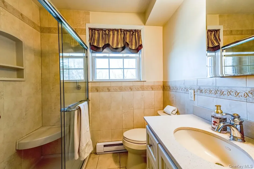 1 Bengeyfield Drive East Williston NY 11596