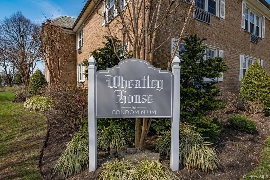1 Bengeyfield Drive East Williston NY 11596