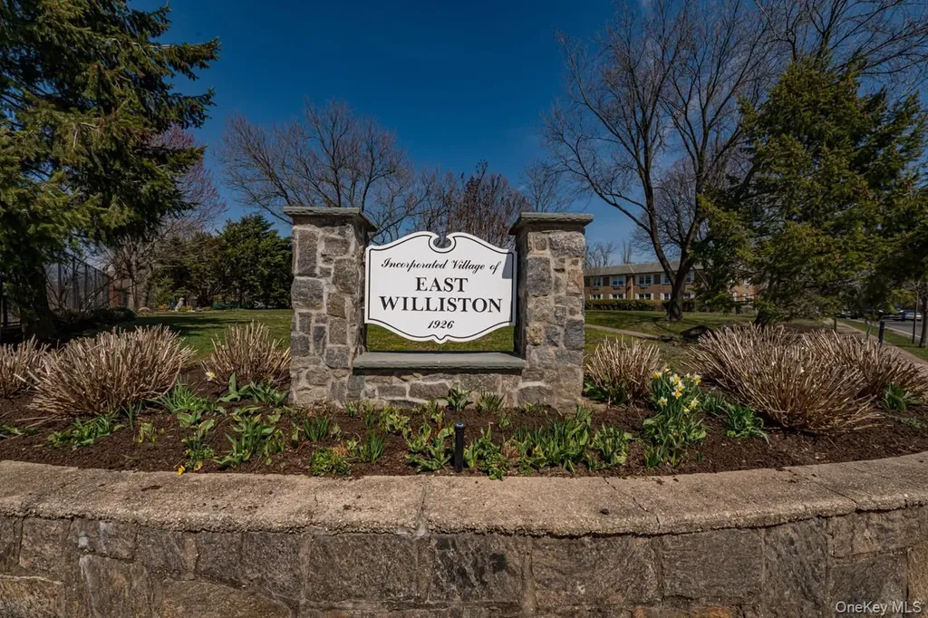 1 Bengeyfield Drive East Williston NY 11596