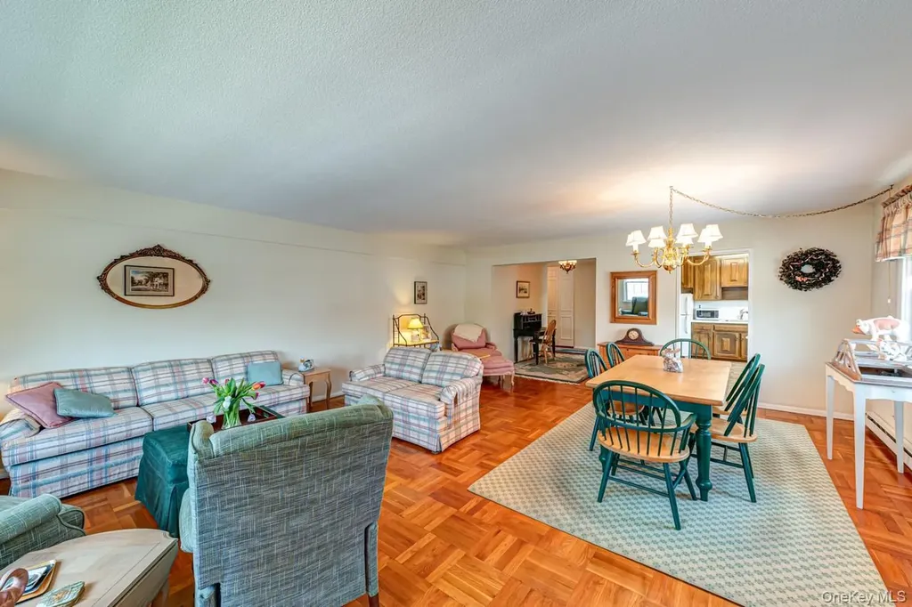 1 Bengeyfield Drive East Williston NY 11596