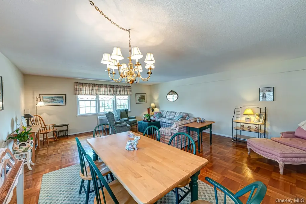1 Bengeyfield Drive East Williston NY 11596