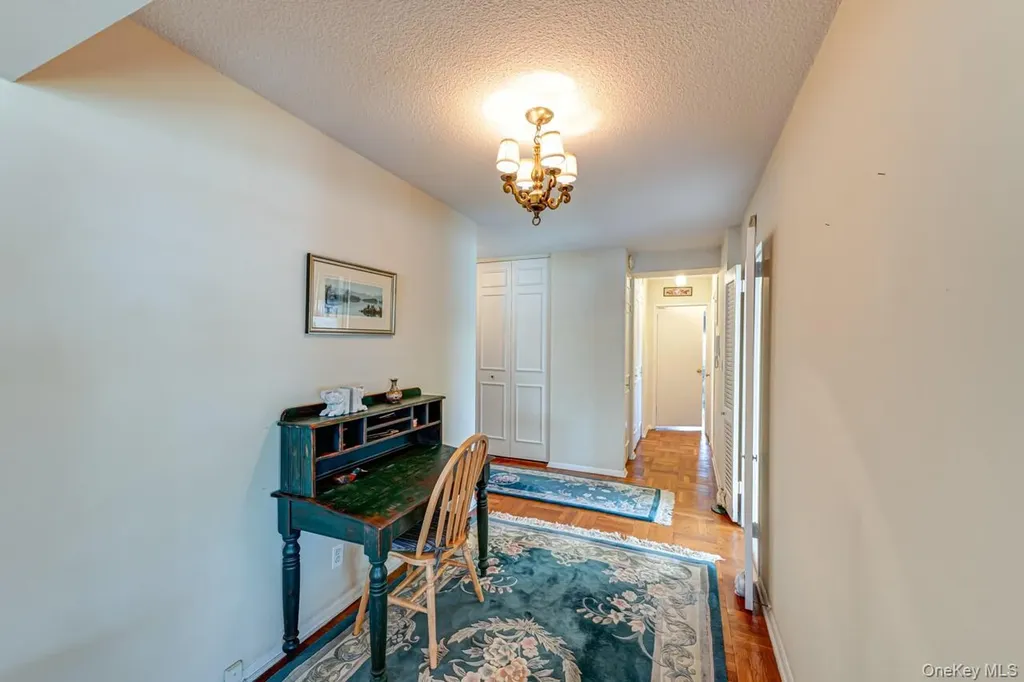1 Bengeyfield Drive East Williston NY 11596