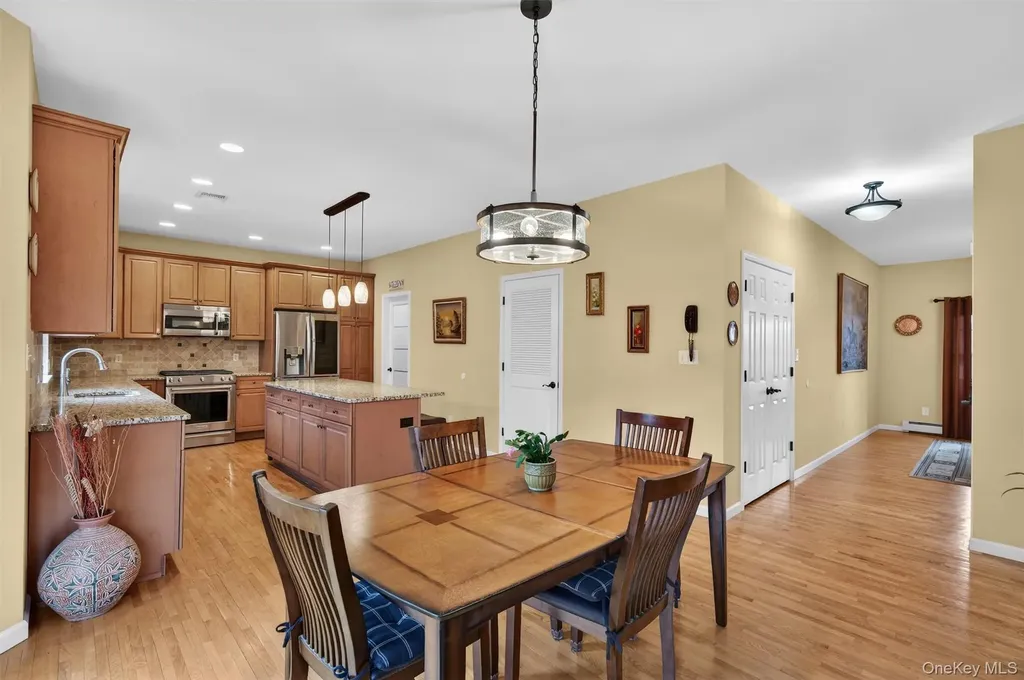 7 Maidstone Lane Monroe NY 10950