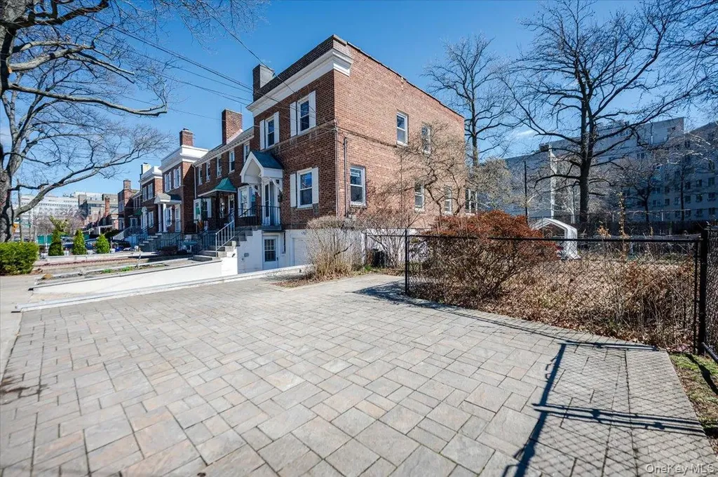 1776 Seminole Avenue Bronx NY 10461