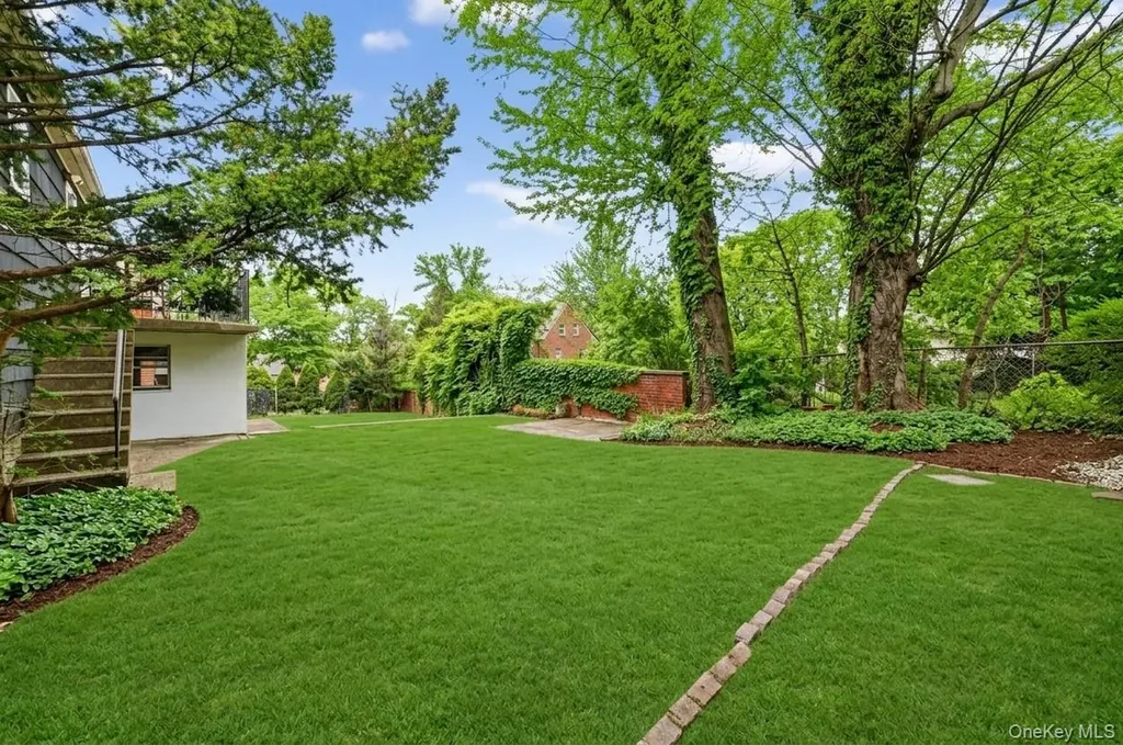 16 Patti Lane Yonkers NY 10701