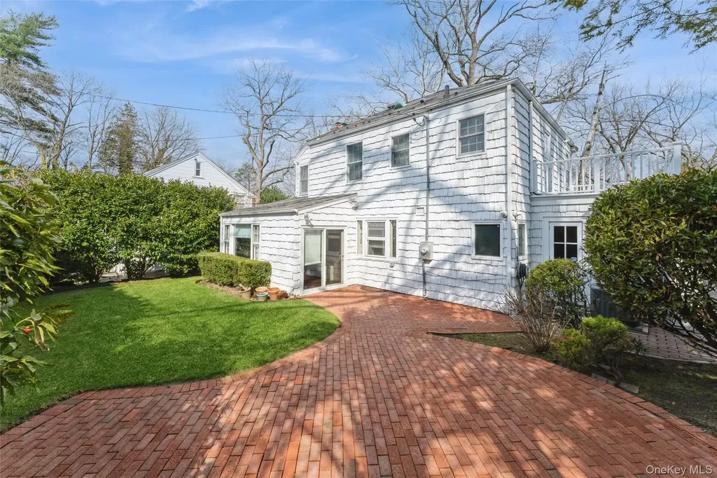 24 Welwyn Road Great Neck NY 11021