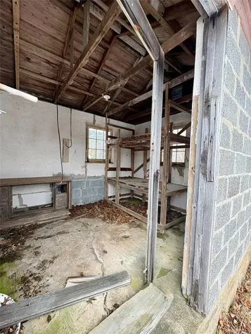 T R 28 Fremont Center NY 12736