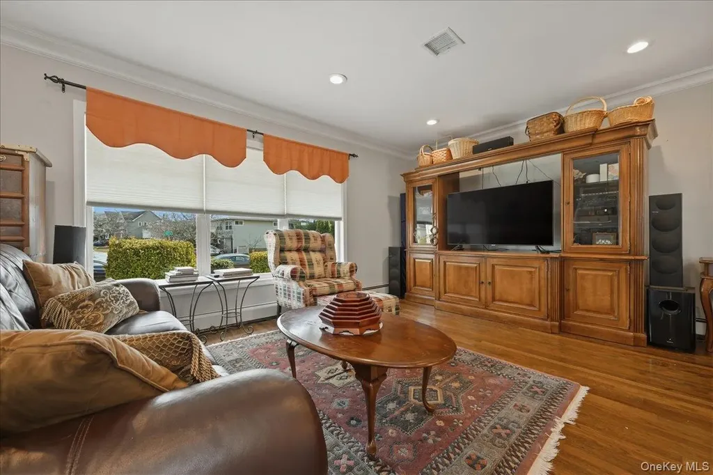 1419 Eric Lane East Meadow NY 11554
