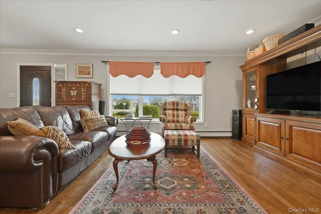 1419 Eric Lane East Meadow NY 11554