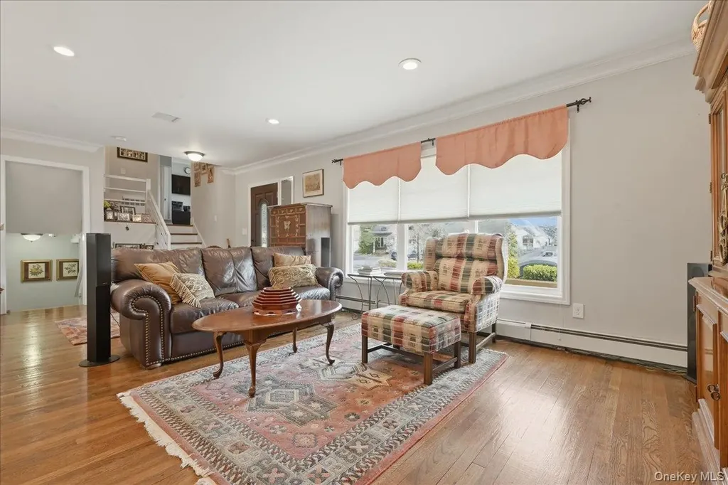 1419 Eric Lane East Meadow NY 11554