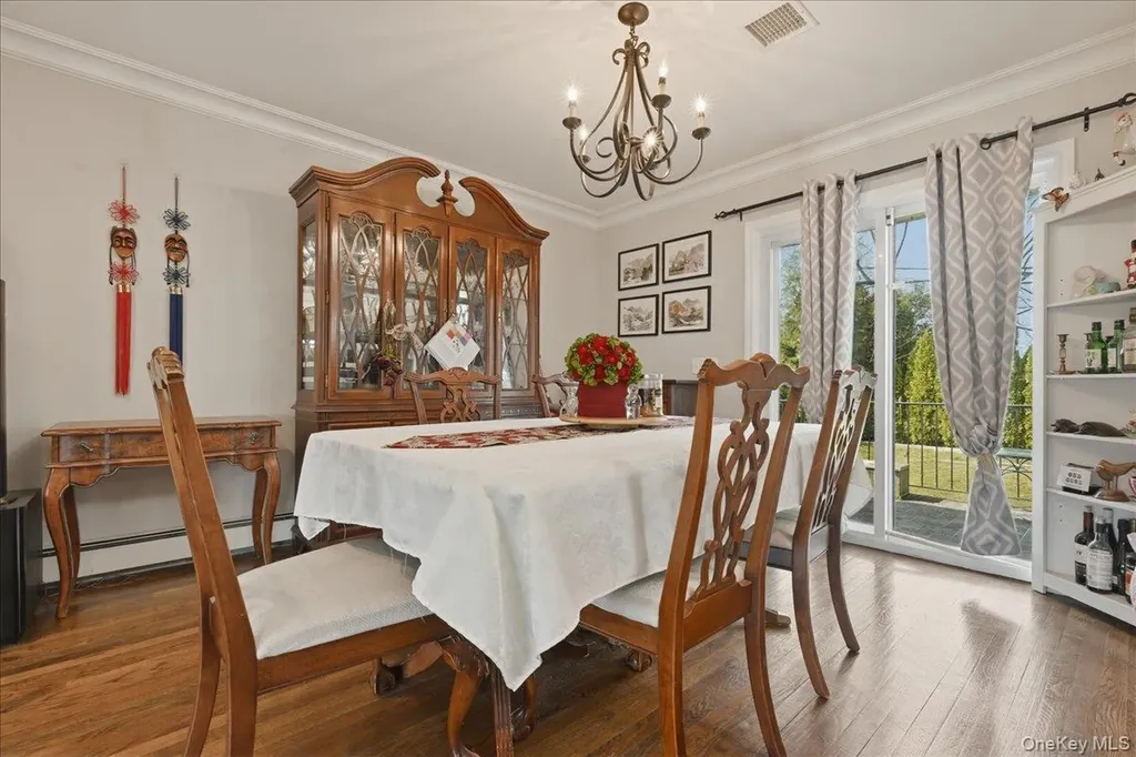 1419 Eric Lane East Meadow NY 11554