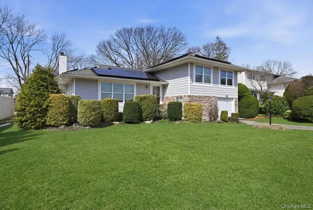 1419 Eric Lane East Meadow NY 11554