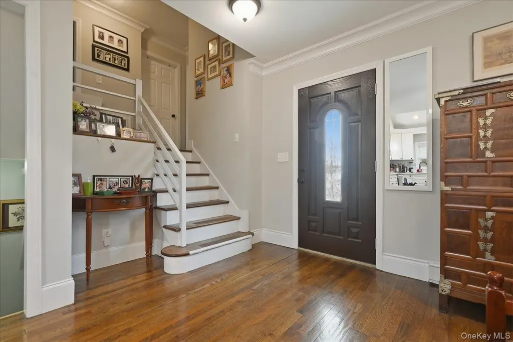 1419 Eric Lane East Meadow NY 11554
