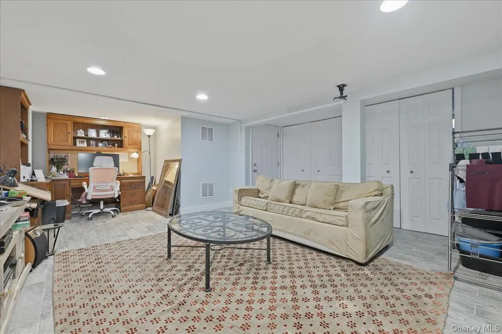 1419 Eric Lane East Meadow NY 11554