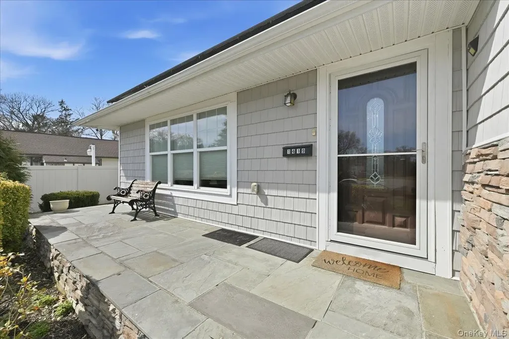1419 Eric Lane East Meadow NY 11554