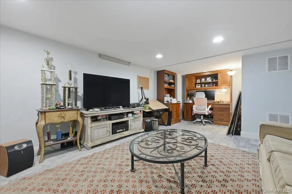 1419 Eric Lane East Meadow NY 11554