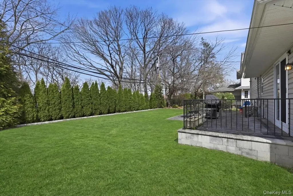 1419 Eric Lane East Meadow NY 11554