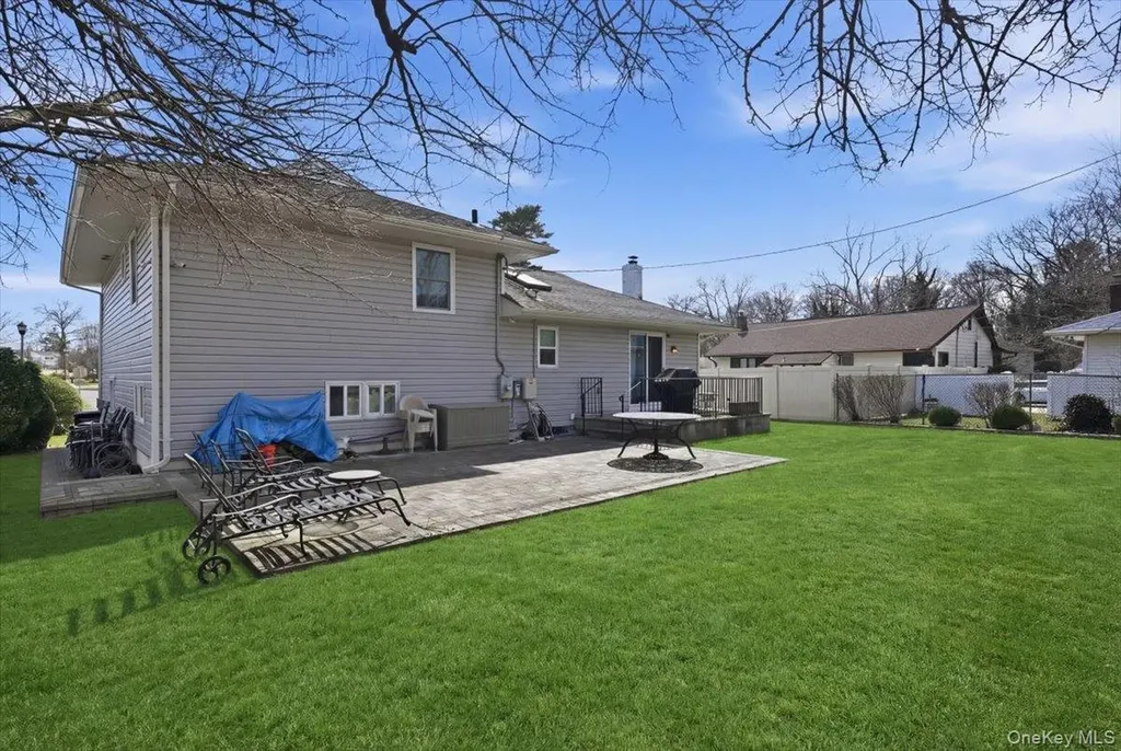 1419 Eric Lane East Meadow NY 11554