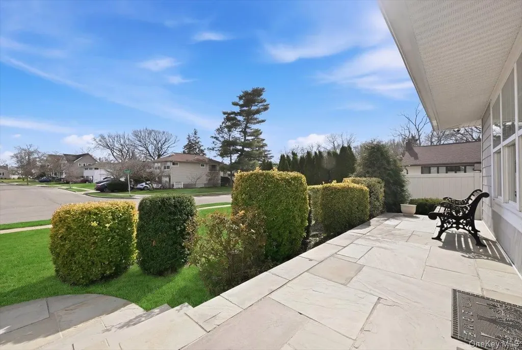 1419 Eric Lane East Meadow NY 11554