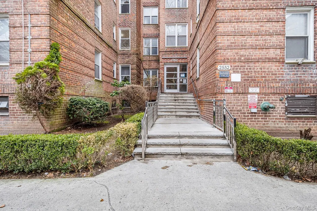 2552 E 7th Street Brooklyn NY 11235