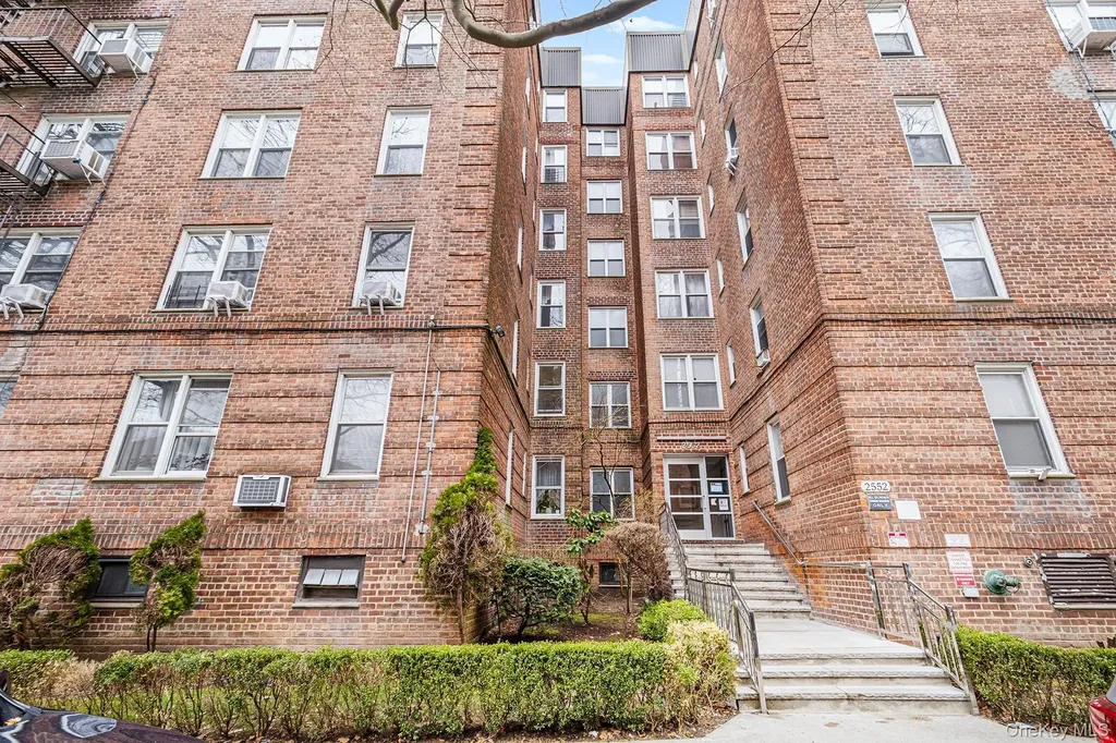 2552 E 7th Street Brooklyn NY 11235