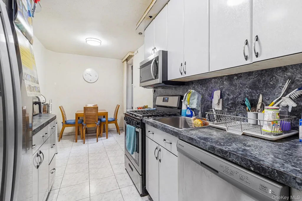 2552 E 7th Street Brooklyn NY 11235