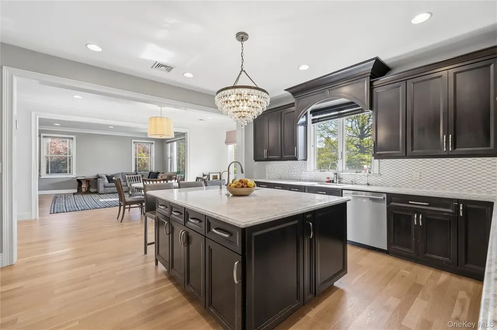 553 Derby Avenue Woodmere NY 11598