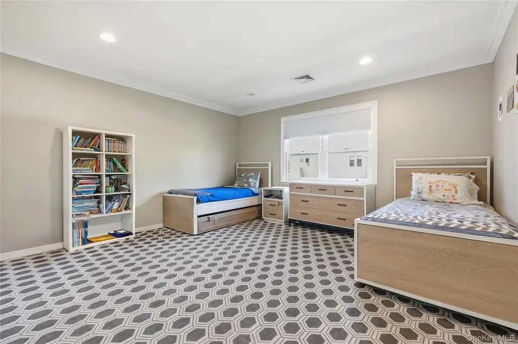 553 Derby Avenue Woodmere NY 11598