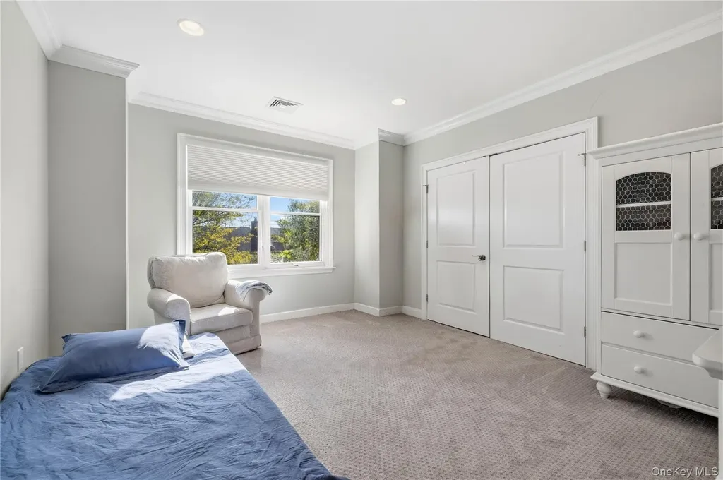 553 Derby Avenue Woodmere NY 11598
