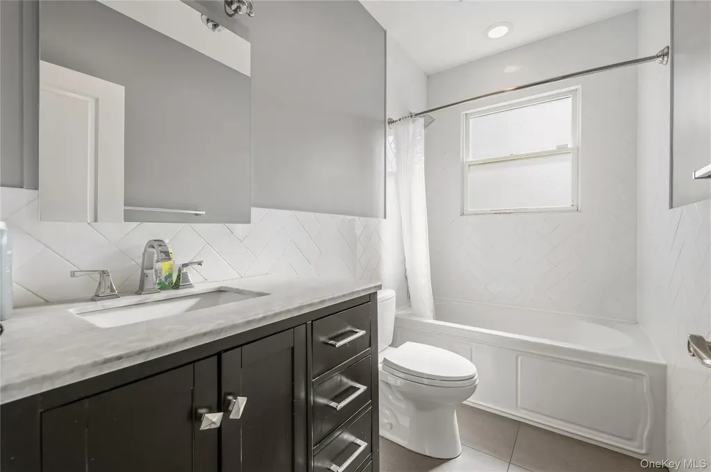 553 Derby Avenue Woodmere NY 11598