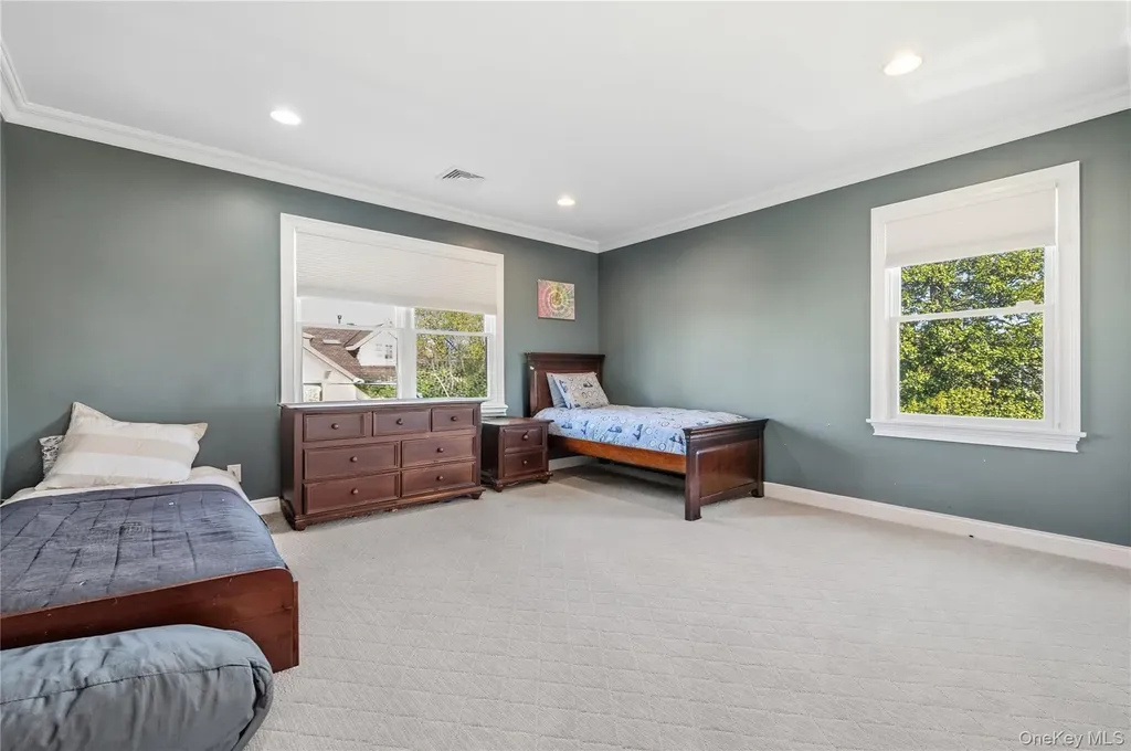 553 Derby Avenue Woodmere NY 11598