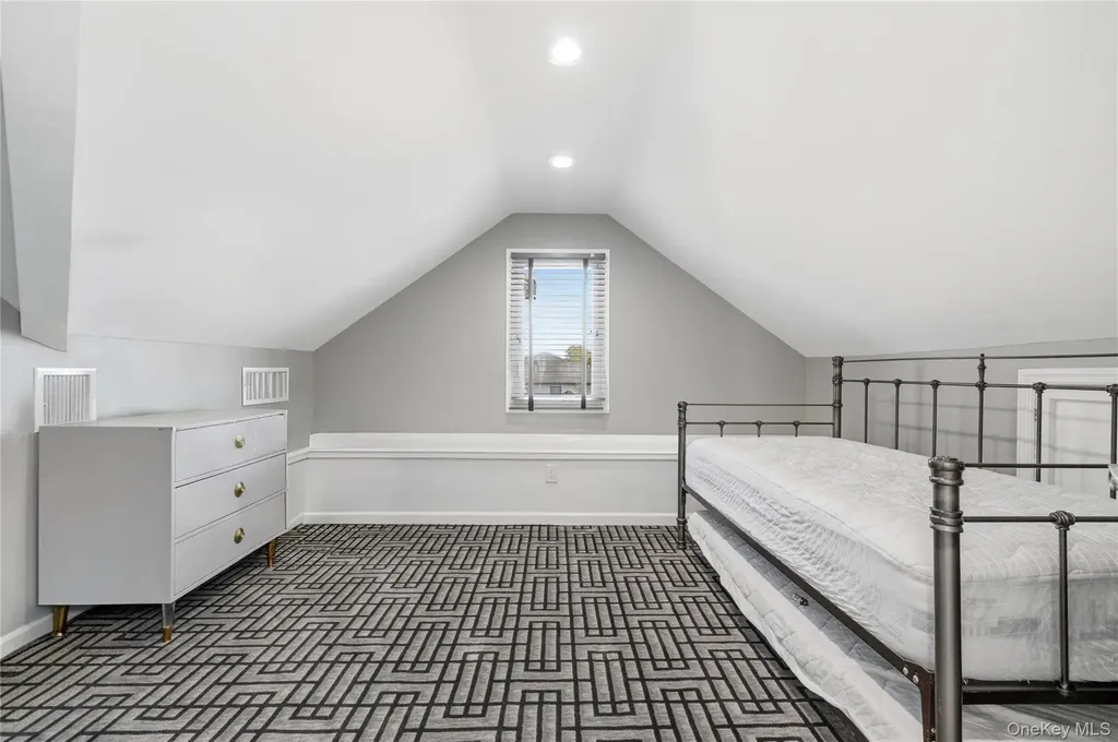 553 Derby Avenue Woodmere NY 11598