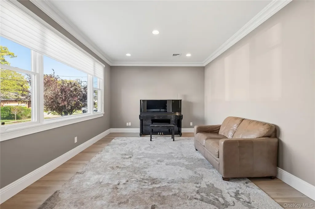 553 Derby Avenue Woodmere NY 11598