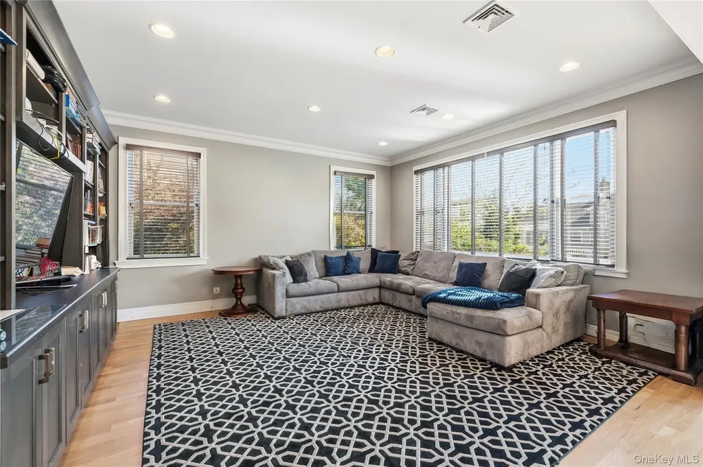 553 Derby Avenue Woodmere NY 11598