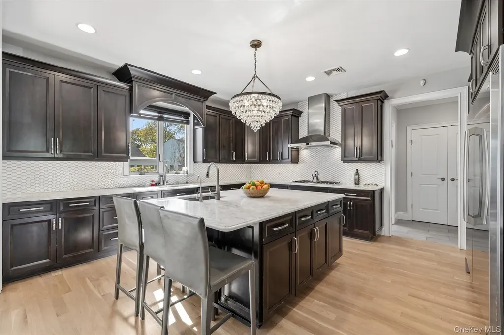 553 Derby Avenue Woodmere NY 11598